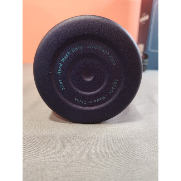 Iron Flask 32 oz. Narrow Mouth Stainless Hydro Flask Dark Rainbow - Picture 3 of 4